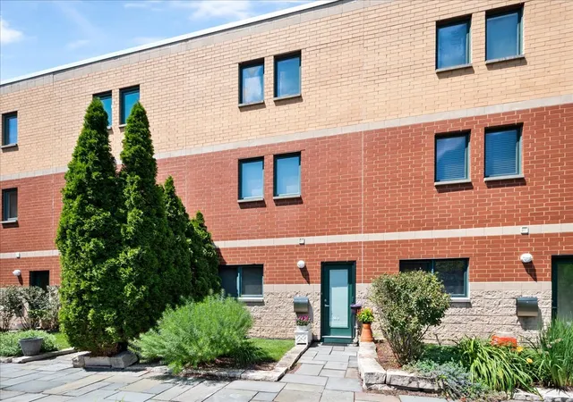 Photo 4 of Townhouse for sale at 1889 Maple Ave #W6, Evanston, IL 60201 | MLS# 12797711 | Listing updated on 2026-10-30