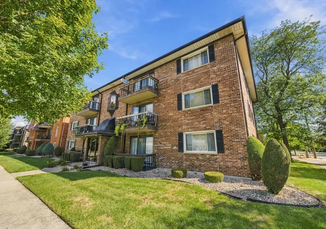 Condo for sale at 10851 S Keating Ave #3B, Oak Lawn, IL 60453 | MLS# 12797734