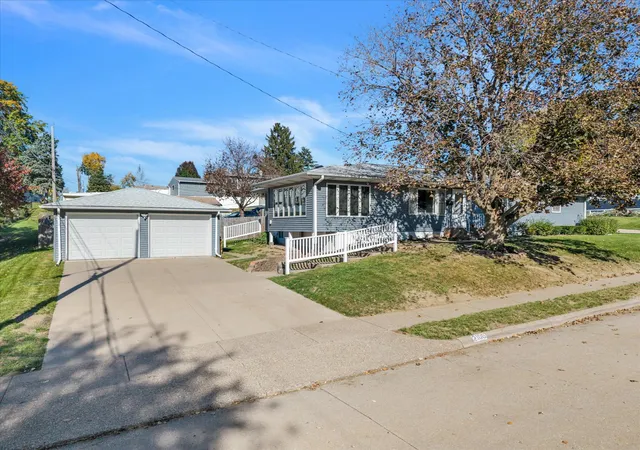 Multi family home for sale at 2106 W Columbia Ave, Davenport, IA 52804 | MLS# 12797777