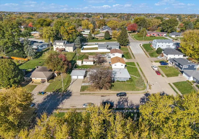 Photo 2 of House for sale at 2106 W Columbia Ave, Davenport, IA 52804 | MLS# 12797777 | Listing updated on 2026-10-30