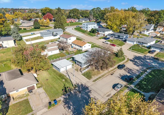 Photo 3 of House for sale at 2106 W Columbia Ave, Davenport, IA 52804 | MLS# 12797777 | Listing updated on 2026-10-30