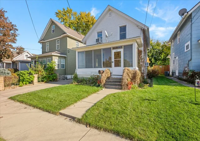 Photo 1 of Single family home for sale at 540 Woodlawn Ave, Aurora, IL 60506 | MLS# 12797794 | Listing updated on 2026-10-30