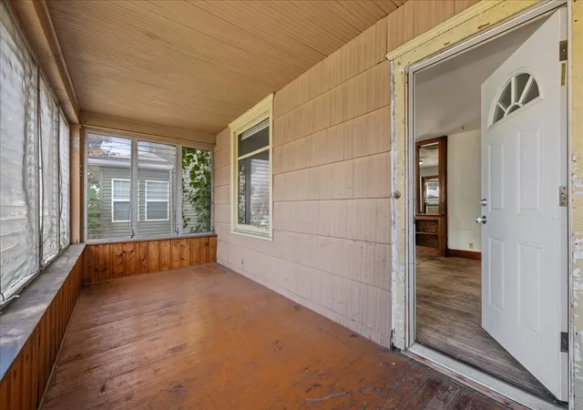 Photo 3 of Single family home for sale at 540 Woodlawn Ave, Aurora, IL 60506 | MLS# 12797794 | Listing updated on 2026-10-30