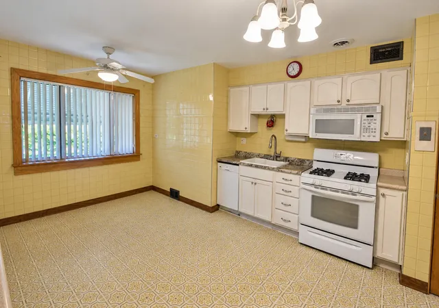 Photo 2 of Single family home for sale at 4222 Maple Ave, Lyons, IL 60534 | MLS# 12797799 | Listing updated on 2026-10-30