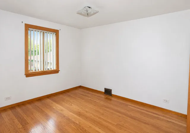 Photo 4 of Single family home for sale at 4222 Maple Ave, Lyons, IL 60534 | MLS# 12797799 | Listing updated on 2026-10-30