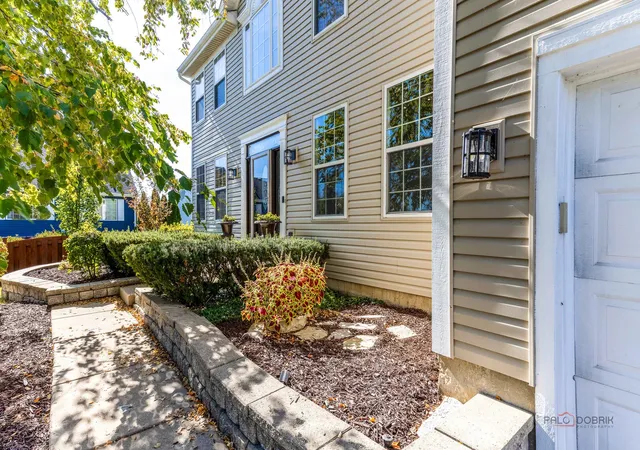 Photo 1 of Single family home for sale at 416 Ptarmigan Pl, Lindenhurst, IL 60046 | MLS# 12797829 | Listing updated on 2026-10-30