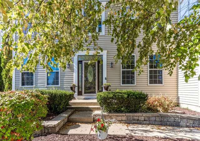 Photo 2 of Single family home for sale at 416 Ptarmigan Pl, Lindenhurst, IL 60046 | MLS# 12797829 | Listing updated on 2026-10-30