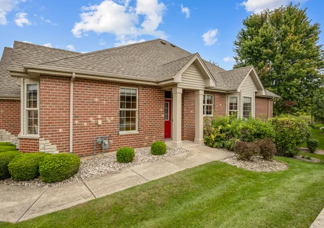 Photo 1 of Townhouse for sale at 18021 Breckenridge Blvd, Orland Park, IL 60467 | MLS# 12797885 | Listing updated on 2026-10-30