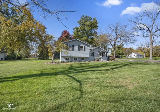 Photo 2 of Single family home for sale at 821 Wisconsin Rd, New Lenox, IL 60451 | MLS# 12797886 | Listing updated on 2026-10-30