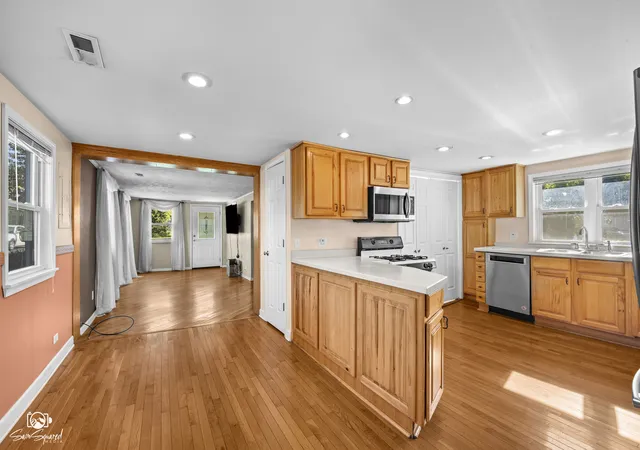Photo 3 of Single family home for sale at 821 Wisconsin Rd, New Lenox, IL 60451 | MLS# 12797886 | Listing updated on 2026-10-30
