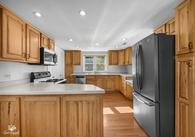 Photo 4 of Single family home for sale at 821 Wisconsin Rd, New Lenox, IL 60451 | MLS# 12797886 | Listing updated on 2026-10-30
