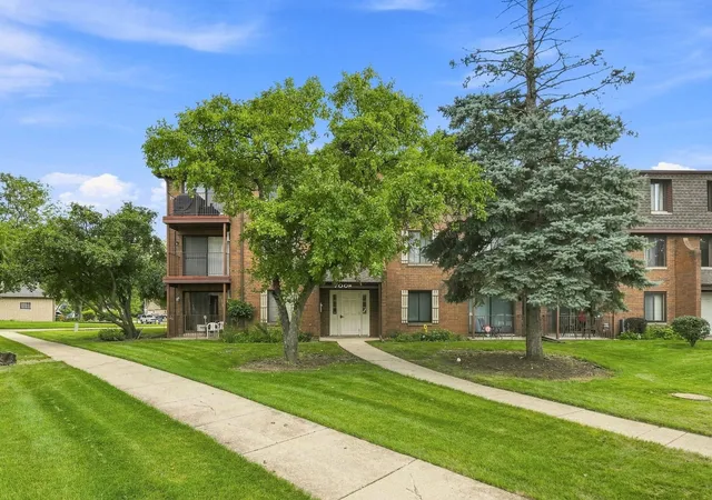 Condo for sale at 700 N Briar Hl Ln #5, Addison, IL 60101 | MLS# 12797902