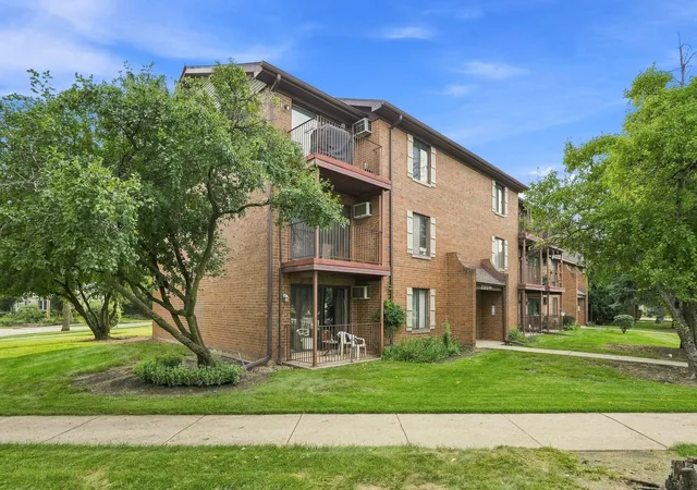 Photo 1 of Condo for sale at 700 N Briar Hl Ln #5, Addison, IL 60101 | MLS# 12797902 | Listing updated on 2026-10-30