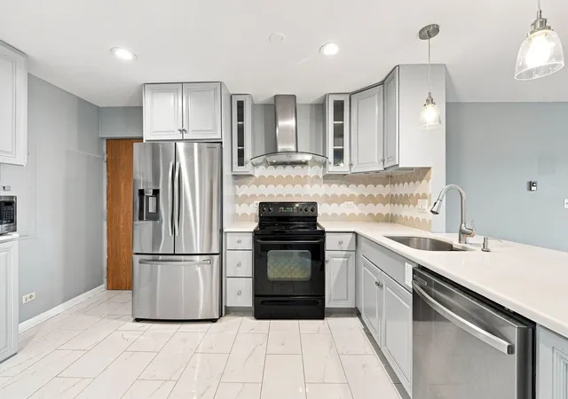 Photo 3 of Condo for sale at 700 N Briar Hl Ln #5, Addison, IL 60101 | MLS# 12797902 | Listing updated on 2026-10-30