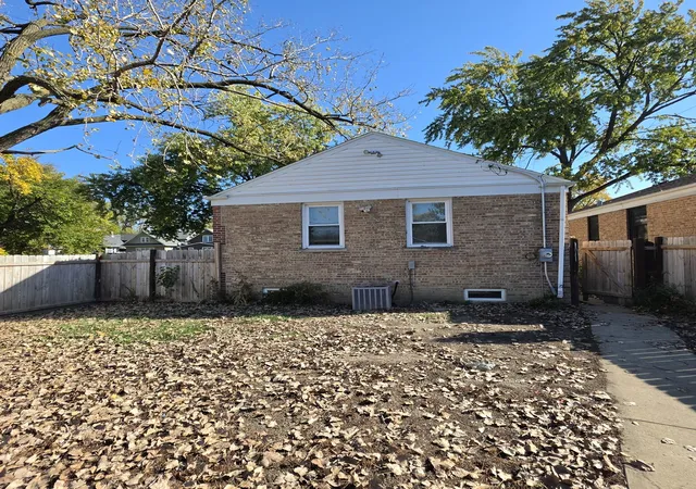 Photo 3 of Single family home for sale at 2000 S 3rd Avenue, Maywood, IL 60153 | MLS# 12797905 | Listing updated on 2026-10-30
