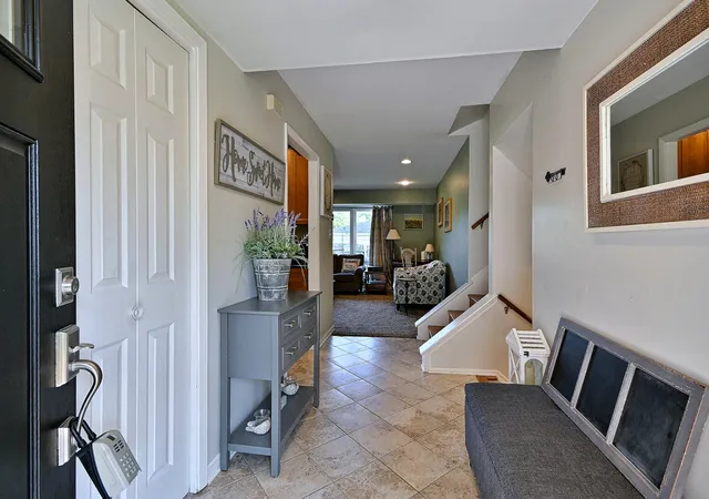 Photo 3 of Single family home for sale at 20w581 Glen Ct, Lombard, IL 60148 | MLS# 12797916 | Listing updated on 2026-10-30