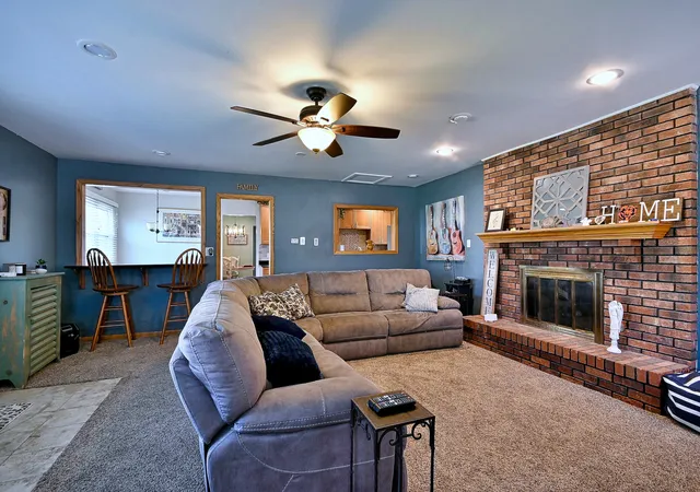 Photo 4 of Single family home for sale at 20w581 Glen Ct, Lombard, IL 60148 | MLS# 12797916 | Listing updated on 2026-10-30