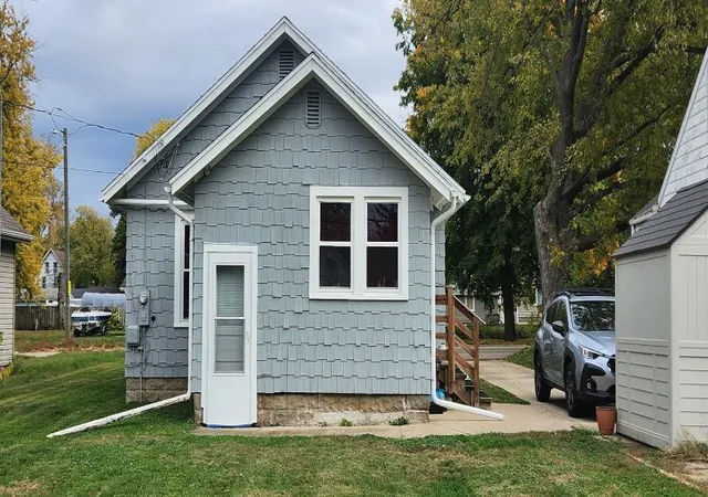 Photo 3 of Single family home for sale at 510 12th Avenue, Rock Falls, IL 61071 | MLS# 12798002 | Listing updated on 2026-10-30