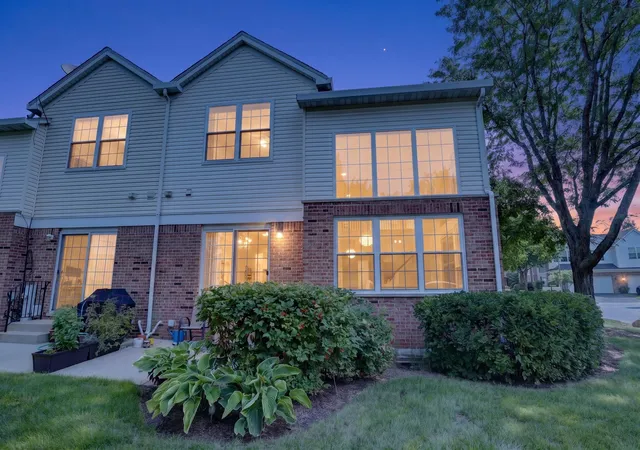 Photo 1 of Townhouse for sale at 140 Bay Dr, Itasca, IL 60143 | MLS# 12798024 | Listing updated on 2026-10-30