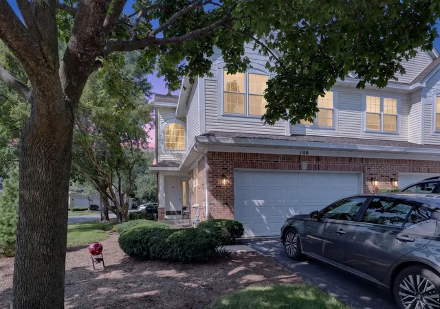 Photo 4 of Townhouse for sale at 140 Bay Dr, Itasca, IL 60143 | MLS# 12798024 | Listing updated on 2026-10-30
