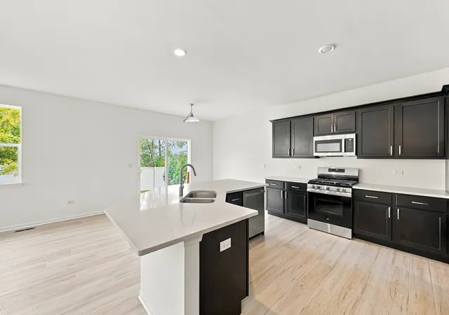 Photo 4 of Townhouse for sale at 1595 Glenbrooke Ln, New Lenox, IL 60451 | MLS# 12798060 | Listing updated on 2026-10-30