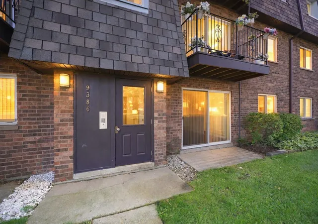 Condo for sale at 9386 Bay Colony Dr #1S, Des Plaines, IL 60016 | MLS# 12798110