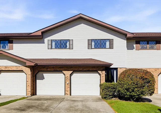 Photo 1 of Townhouse for sale at 919 Meadow Ridge Ln, New Lenox, IL 60451 | MLS# 12798199 | Listing updated on 2026-10-30