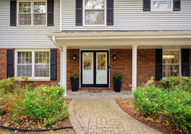 Photo 3 of Single family home for sale at 2420 W Downer Pl, Aurora, IL 60506 | MLS# 12798210 | Listing updated on 2026-10-31