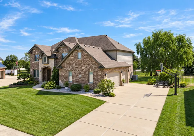 Photo 1 of Single family home for sale at 13100 Ballycastle Ct, Lemont, IL 60439 | MLS# 12798228 | Listing updated on 2026-10-31