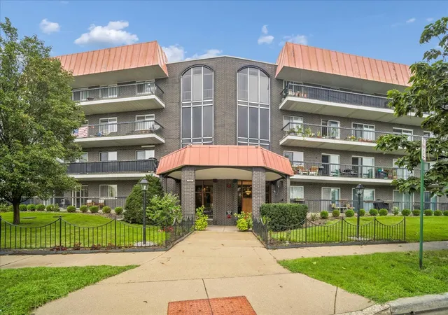Condo for sale at 4840 Foster St #103, Skokie, IL 60077 | MLS# 12798511