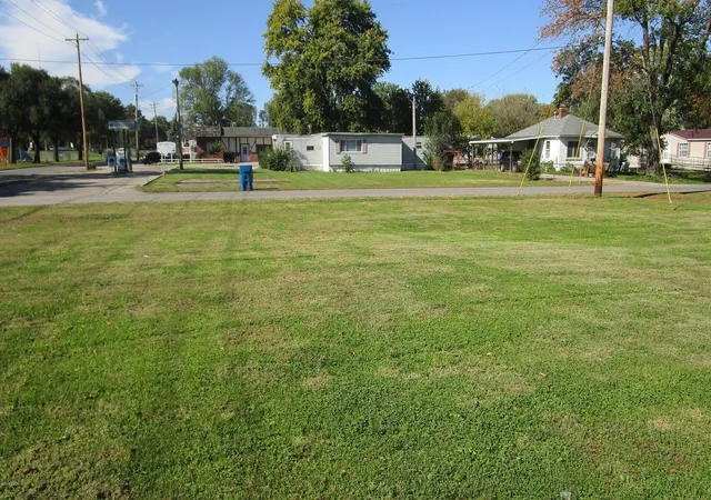 Photo 2 of Land for sale at 905 E North Ave, Flora, IL 62839 | MLS# EB424060 | Listing updated on 2026-10-14