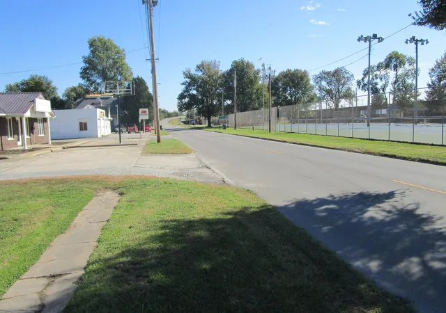 Photo 3 of Land for sale at 905 E North Ave, Flora, IL 62839 | MLS# EB424060 | Listing updated on 2026-10-14