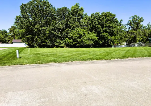 Photo 1 of Land for sale at 22 Clearlake Dr, Centralia, IL 62801 | MLS# EB452060 | Listing updated on 2026-07-31