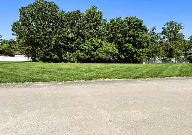 Photo 3 of Land for sale at 22 Clearlake Dr, Centralia, IL 62801 | MLS# EB452060 | Listing updated on 2026-07-31