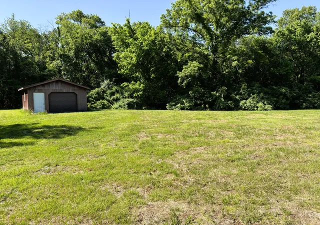 Photo 5 of Land for sale at 1966 Ross Rd, Centralia, IL 62801 | MLS# EB452061 | Listing updated on 2026-07-31