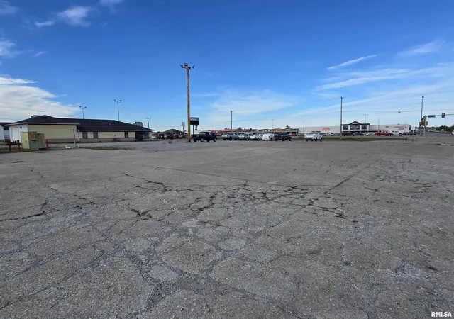 Photo 1 of Land for sale at 630 N Commercial St, Harrisburg, IL 62946 | MLS# EB457523 | Listing updated on 2026-08-20