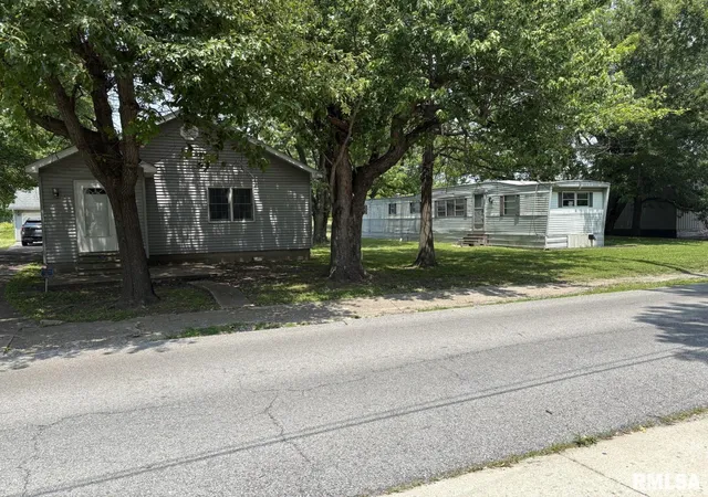 Photo 1 of Single family home for sale at 1606 W & 1608 Faust St, Marion, IL 62959 | MLS# EB458306 | Listing updated on 2026-06-02
