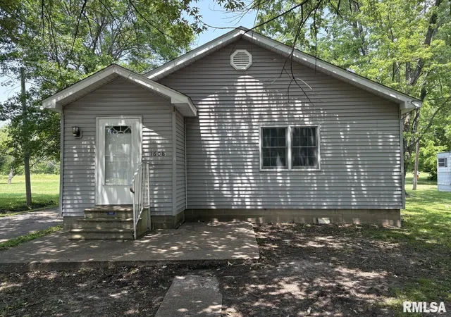 Photo 2 of Single family home for sale at 1606 W & 1608 Faust St, Marion, IL 62959 | MLS# EB458306 | Listing updated on 2026-06-02