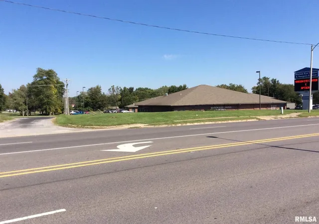 Photo 1 of Land for sale at 2906 Broadway, Mount Vernon, IL 62864 | MLS# EB458584 | Listing updated on 2026-08-31