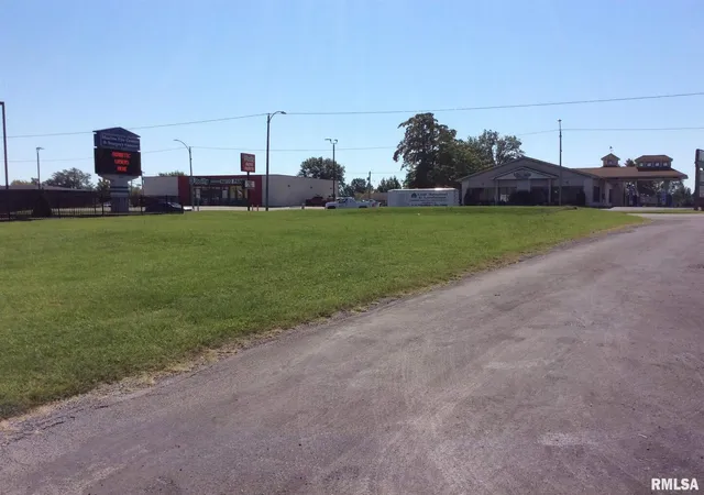 Photo 2 of Land for sale at 2906 Broadway, Mount Vernon, IL 62864 | MLS# EB458584 | Listing updated on 2026-08-31