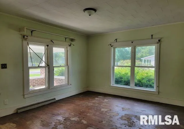 Photo 4 of Single family home for sale at 501 S Dean St, Royalton, IL 62983 | MLS# EB458676 | Listing updated on 2026-09-12