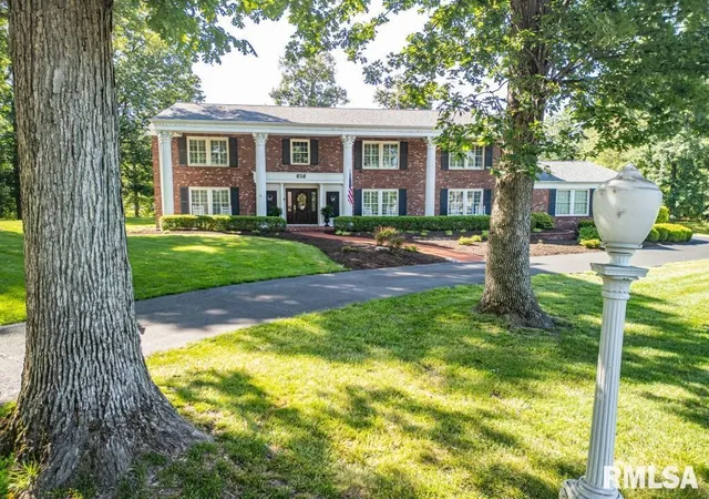 Photo 2 of Single family home for sale at 616 Seville Dr, Mt Vernon, IL 62864 | MLS# EB458810 | Listing updated on 2026-08-26