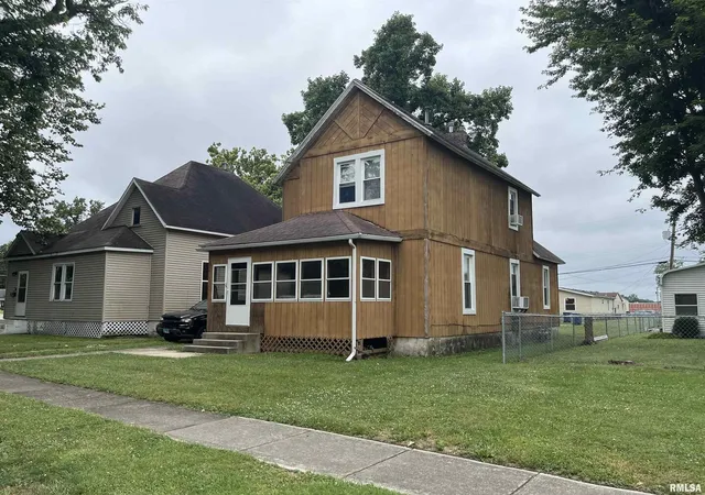 Photo 1 of Multi family home for sale at 404 N Beech St, Centralia, IL 62801 | MLS# EB458949 | Listing updated on 2026-08-02