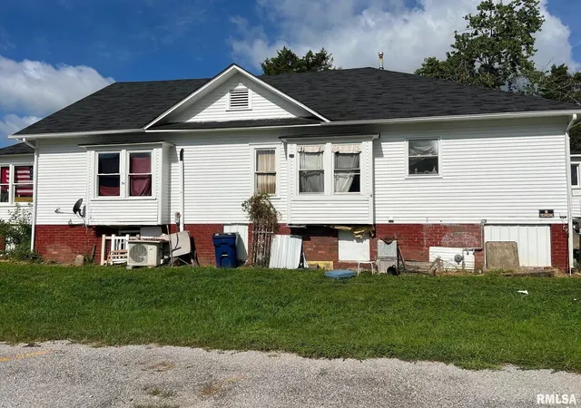 3rd image of 503 E Poplar St, West Frankfort, IL 62896 | MLS# EB459138