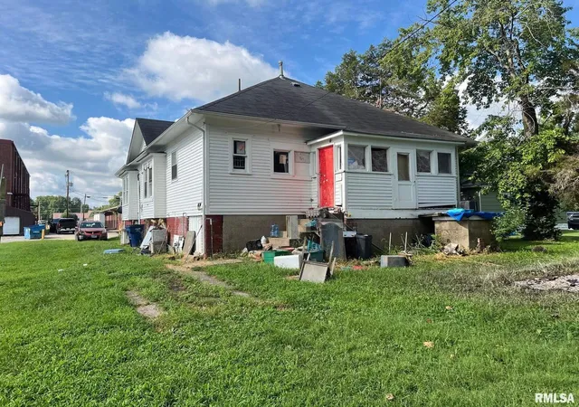 4th image of 503 E Poplar St, West Frankfort, IL 62896 | MLS# EB459138