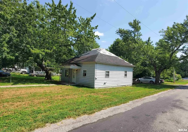 Photo 2 of Single family home for sale at 519 Nevada St, Carterville, IL 62918 | MLS# EB459159 | Listing updated on 2026-07-25