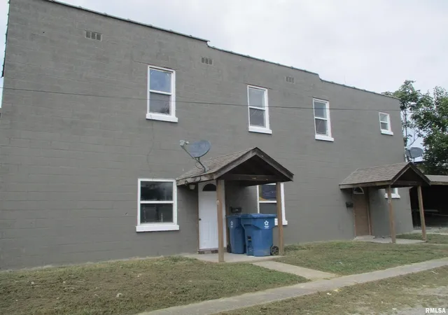 Photo 1 of Multi family home for sale at 101 E Webster St, Benton, IL 62812 | MLS# EB459382 | Listing updated on 2026-05-25