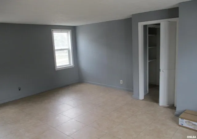 Photo 4 of House for sale at 101 E Webster St, Benton, IL 62812 | MLS# EB459382 | Listing updated on 2026-05-25