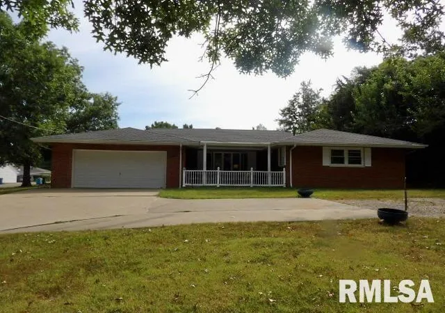 Photo 1 of Single family home for sale at 736 N Mill St, Carrier Mills, IL 62917 | MLS# EB459487 | Listing updated on 2026-09-05