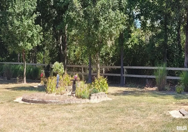 Photo 23 of Single family home for sale at 1670 Woods Ln, Centralia, IL 62801 | MLS# EB459868 | Listing updated on 2026-08-06